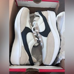 Nike Waffle Debut, Women’s 8, sanddrift/black-phantom-white